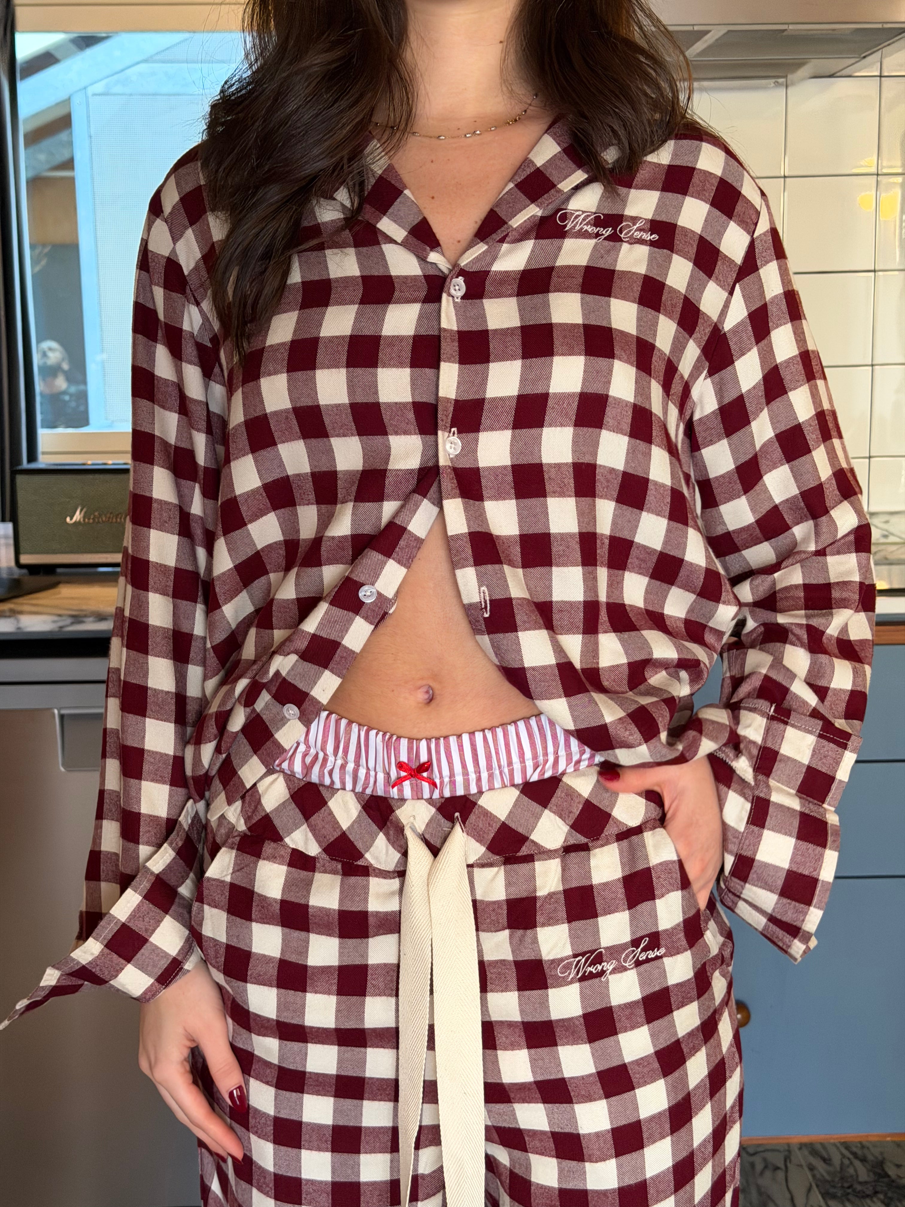 Conjunto de Pijamas em Padrão de Tabuleiro de Xadrez