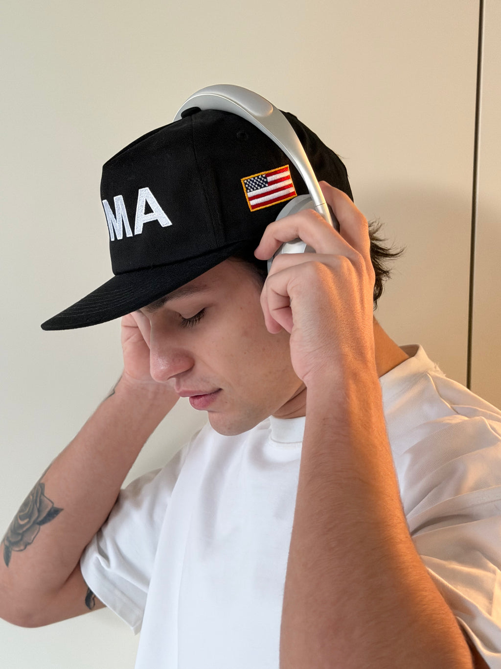 Boné Preto Wrong Sense x oMA 